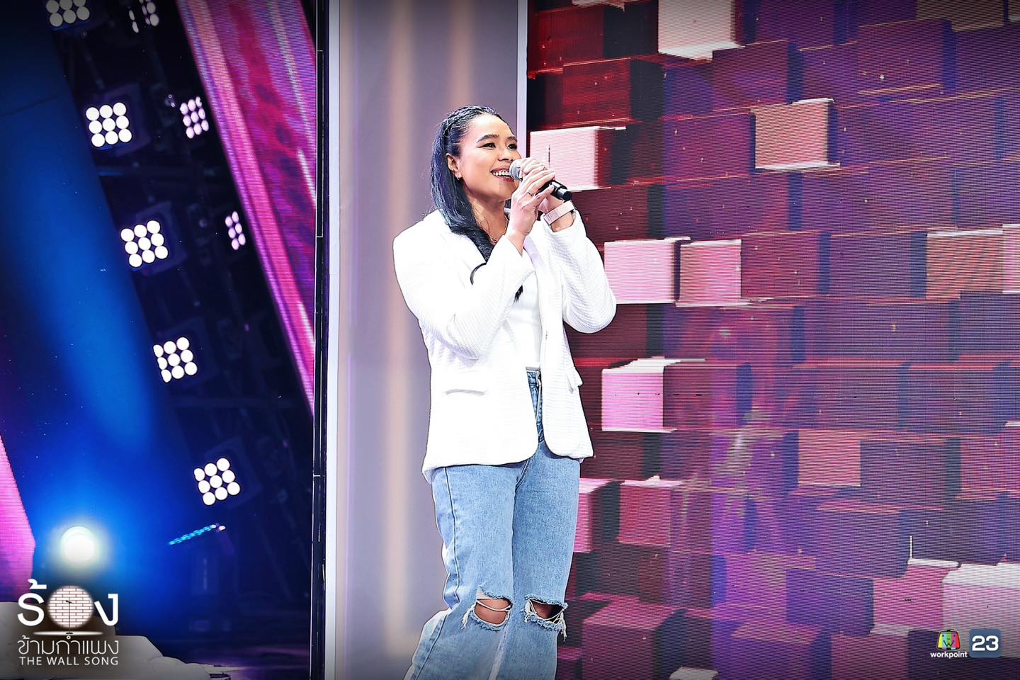 รัศมีแข อรอุมา ร้องข้ามกำแพง