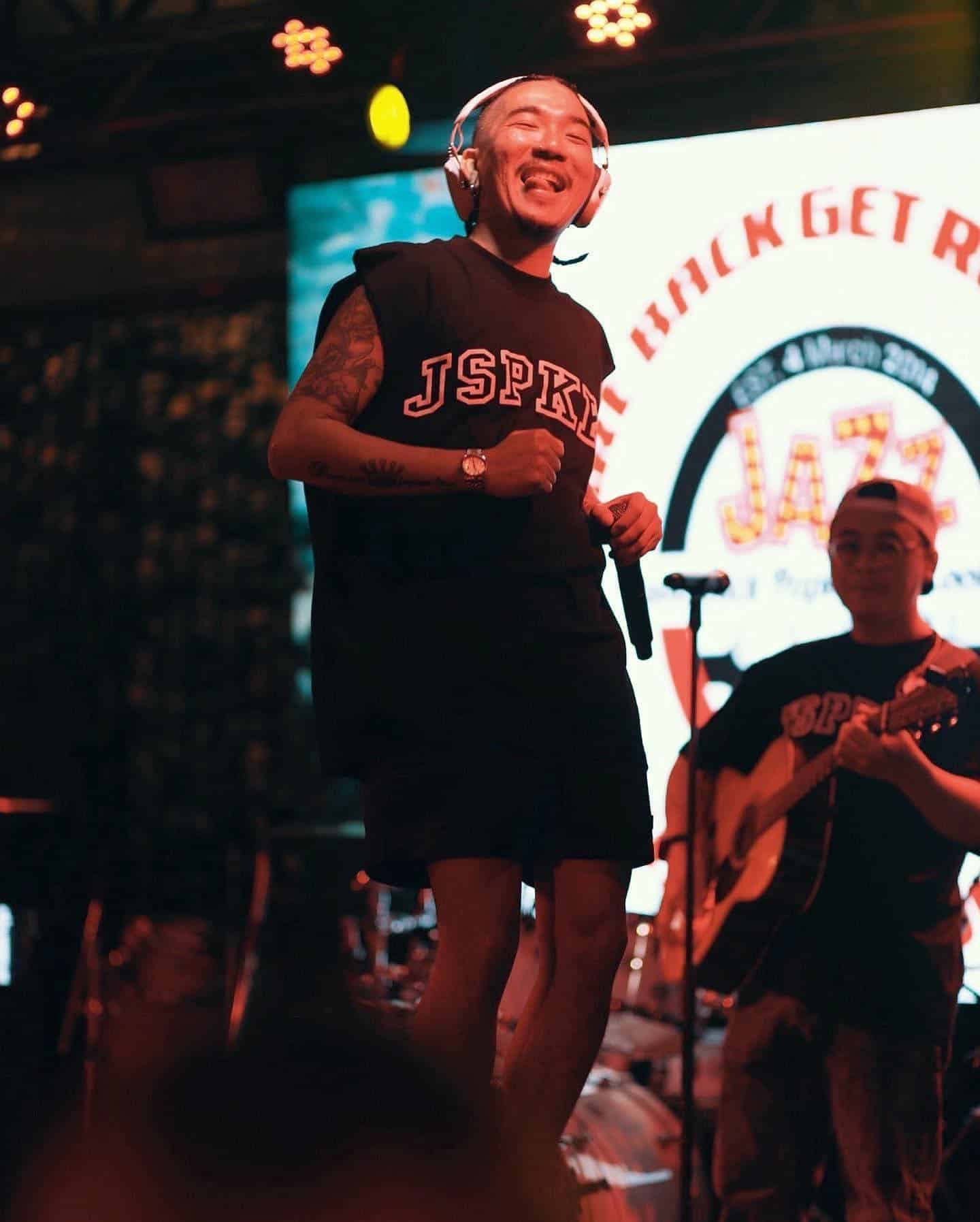 รายได้ แจ๊ส ชวนชื่น