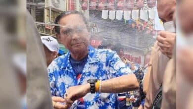 ลุงตู่เล่นสงกรานต์