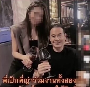 หนิง ถ่ายรูปคู่มือที่ 3