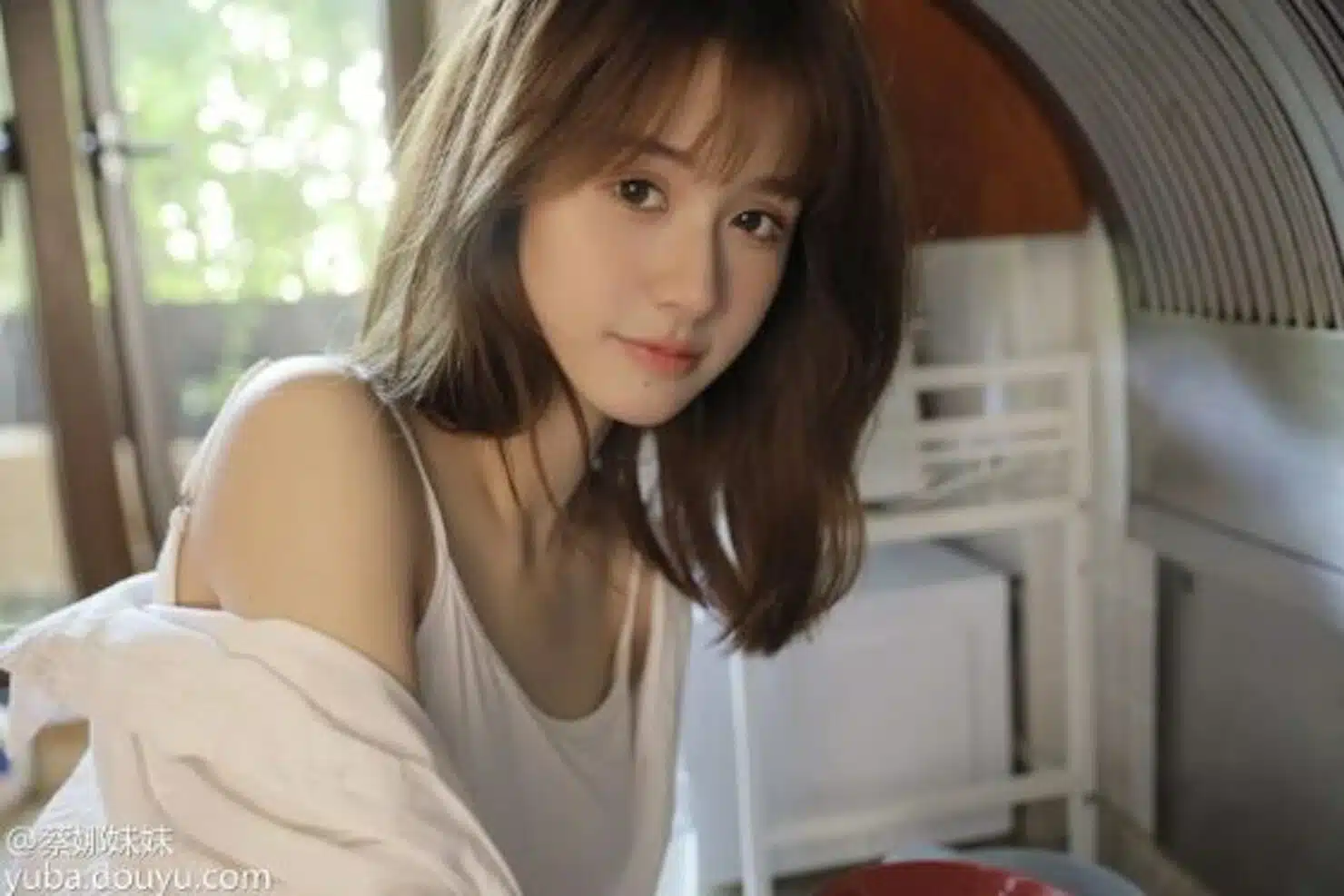 เน็ตไอดอลจีน อาบน้ำ