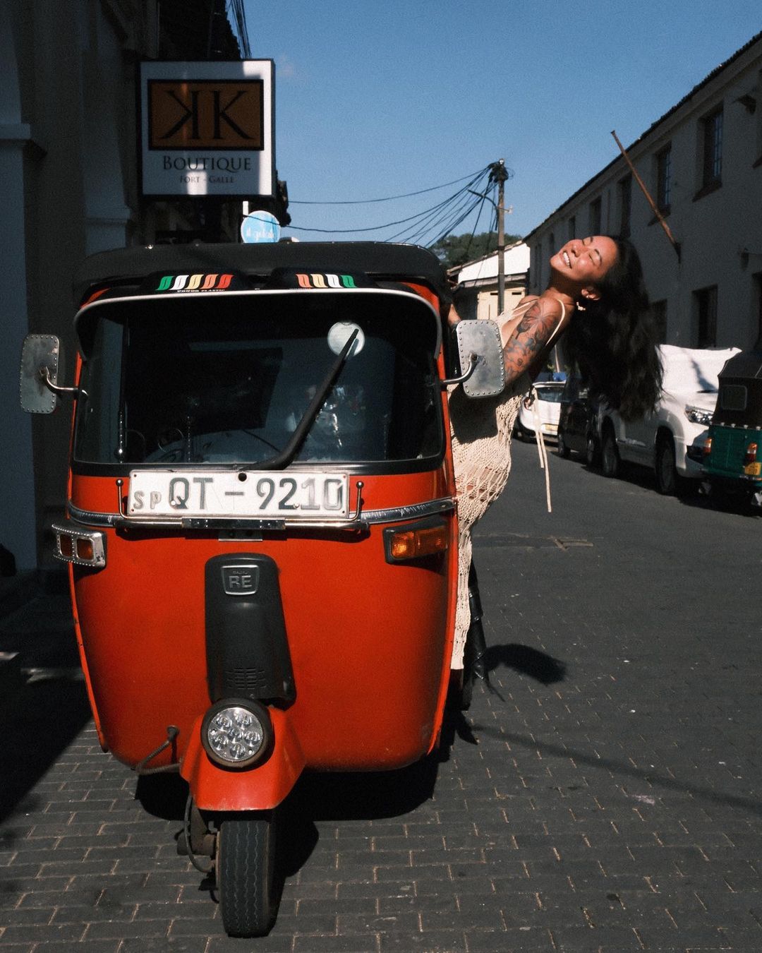 นาน่า เหลียง ประวัติ