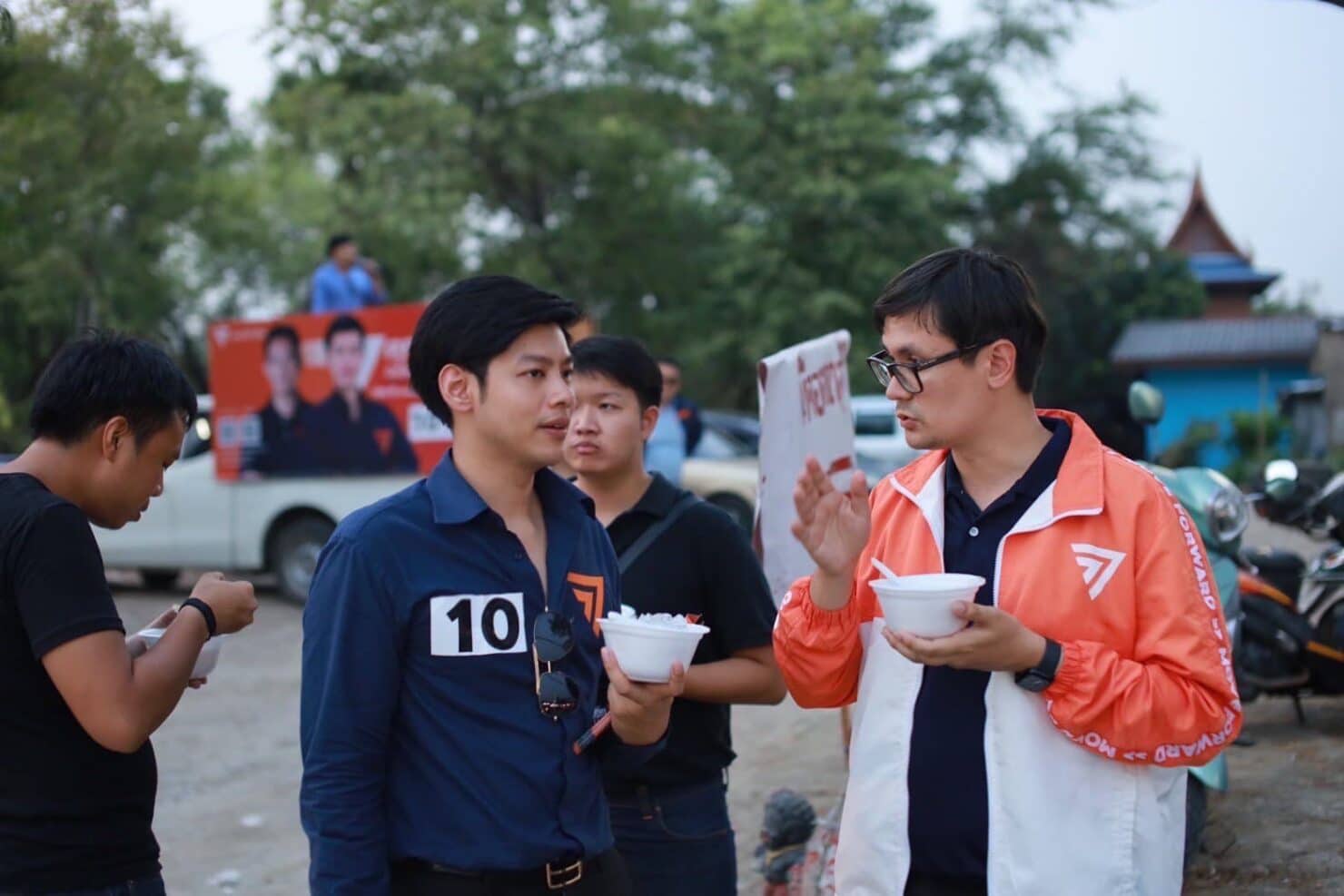 แบงค์ มีนชัยนันท์ ประวัติ
