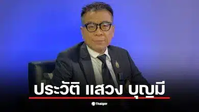 แสวง บุญมี เลขาธิการ กกต. ในการแถลงข่าวเกี่ยวกับการเลือกตั้ง 2566