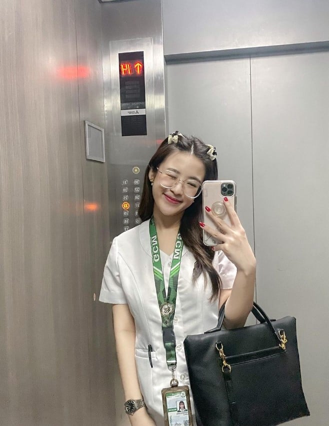 Grace Kewalin is a doctor Keng Wayo's girlfriend