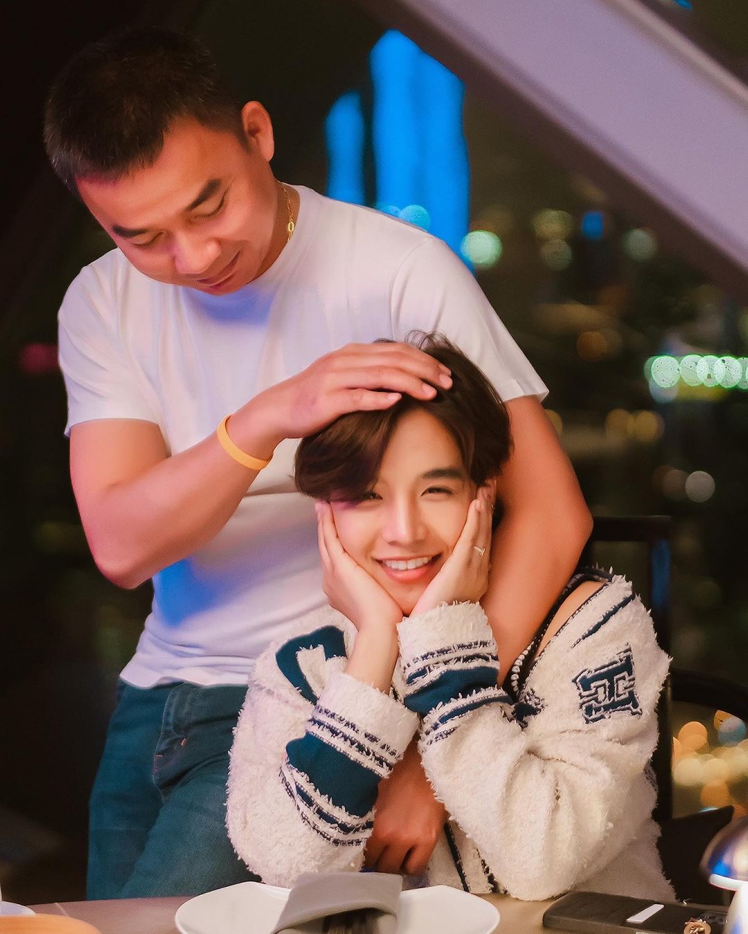 แฟนลุกซ์เสียชีวิต น้องชายใบเตย รถชน