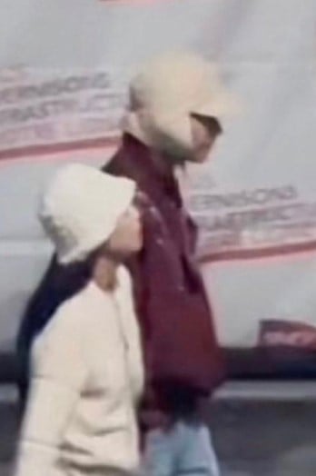 ค่าย ตอบข่าวเดท เจนนี่ - วี