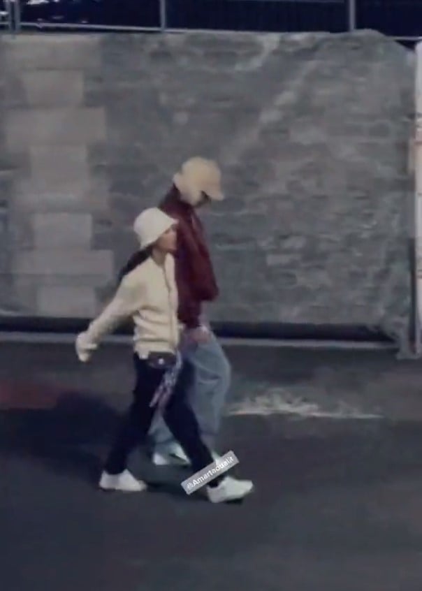 ค่าย ตอบข่าวเดท เจนนี่ - วี