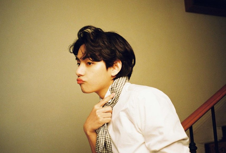 ค่าย ตอบข่าวเดท เจนนี่ - วี