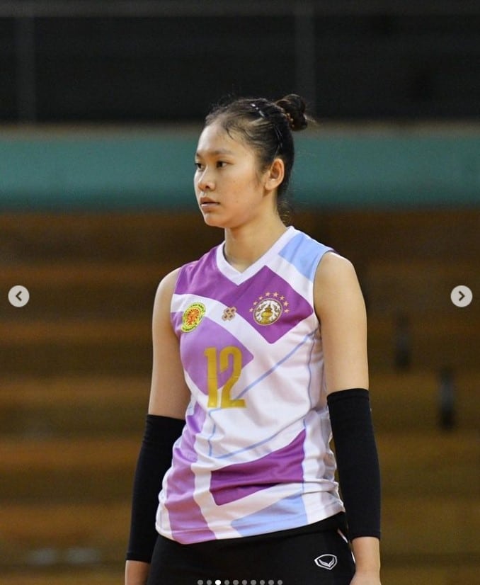 ประวัติ เฟิร์น วริศรา สีทาเลิศ