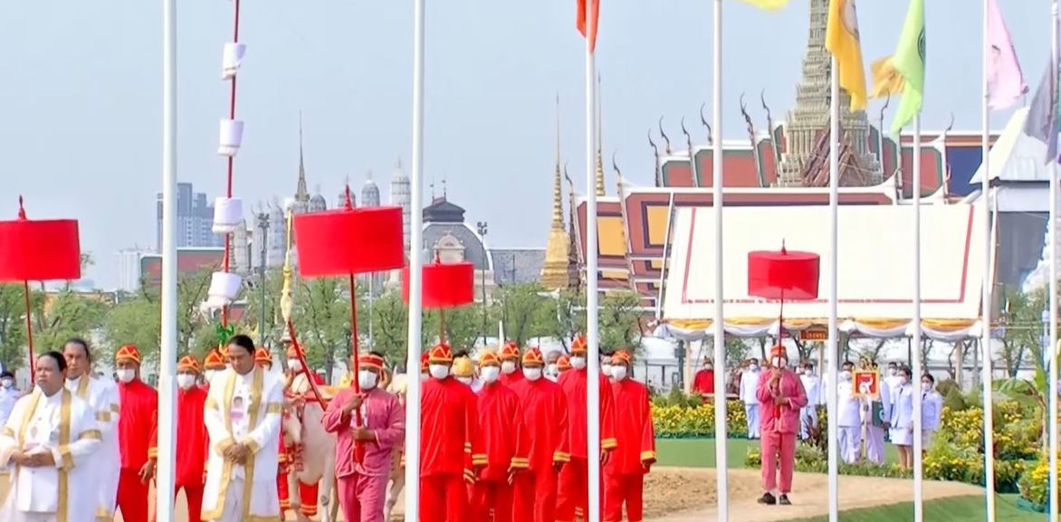 ปีนีพระโคกินอะไร