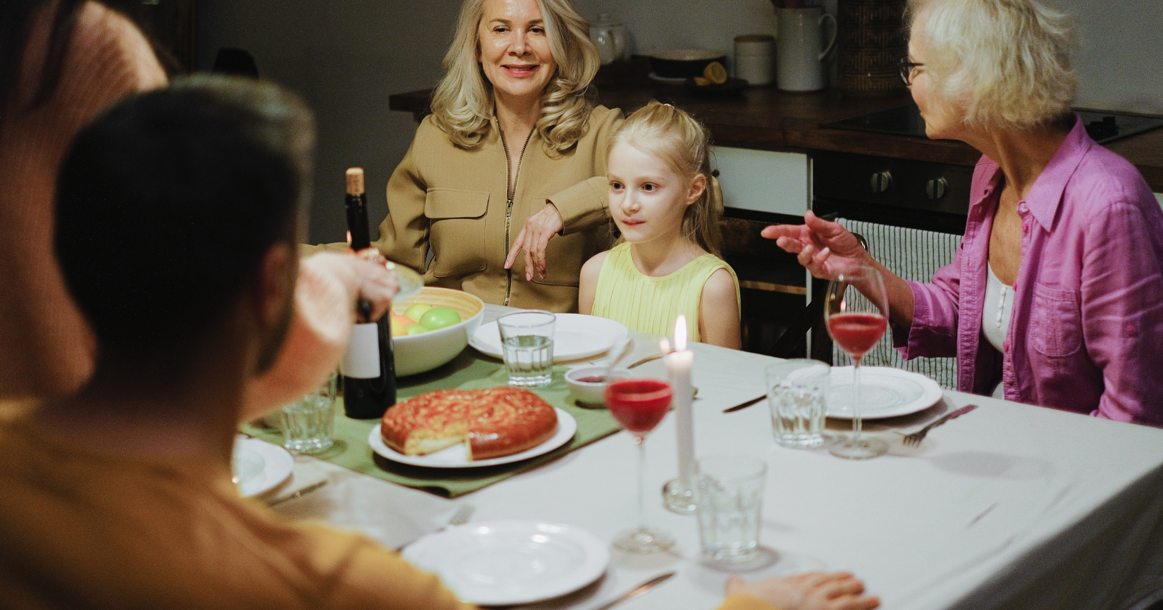 ฝันว่ากินข้าวกับครอบครัว