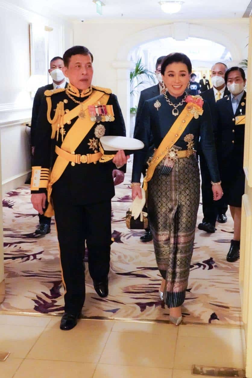 2 ชุดไทยบรมพิมาน สมเด็จพระราชินี