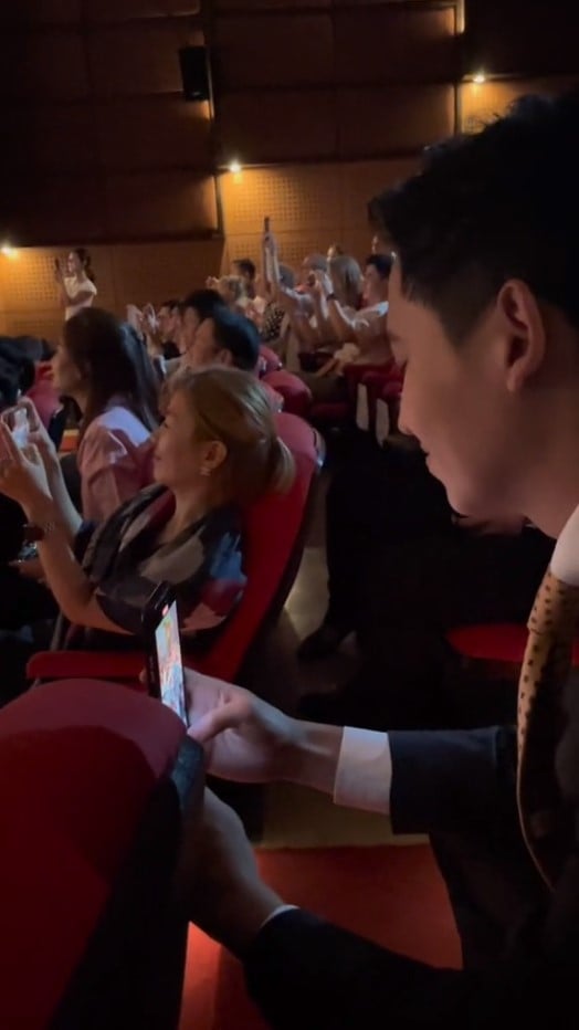 พิธา ลูกสาว เล่นดนตรี