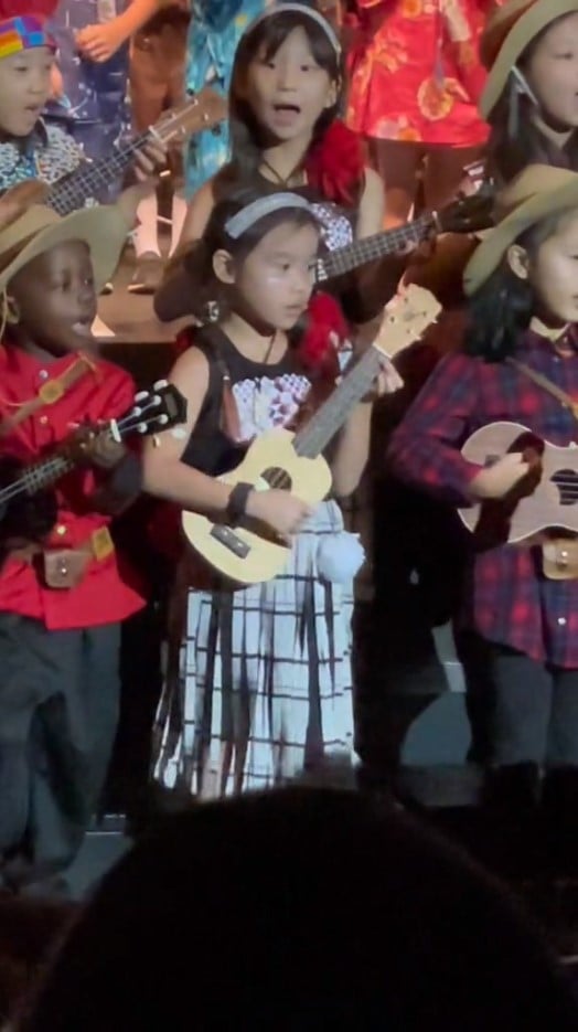 พิธา ลูกสาว เล่นดนตรี