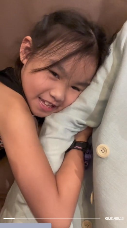 พิธา ลูกสาว เล่นดนตรี