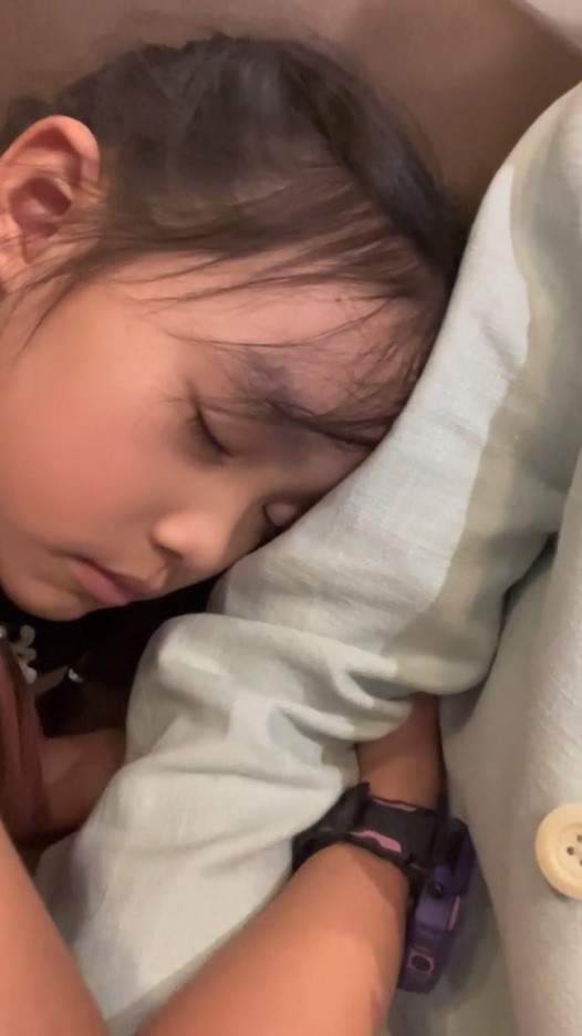 พิธา ลูกสาว เล่นดนตรี