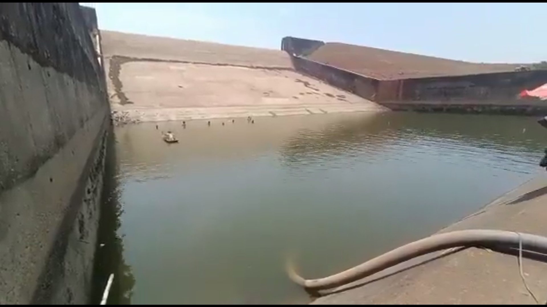 มือถือตกเขื่อน