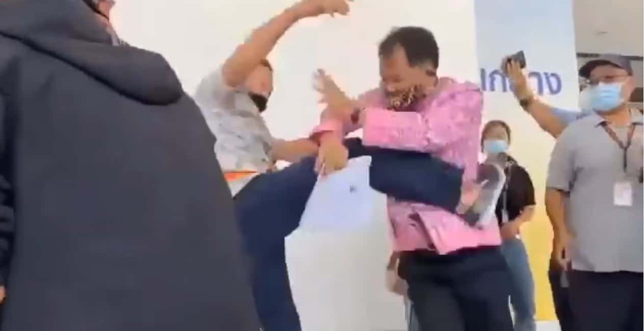 ศรีสุวรรณ โดนต่อยปากแตก