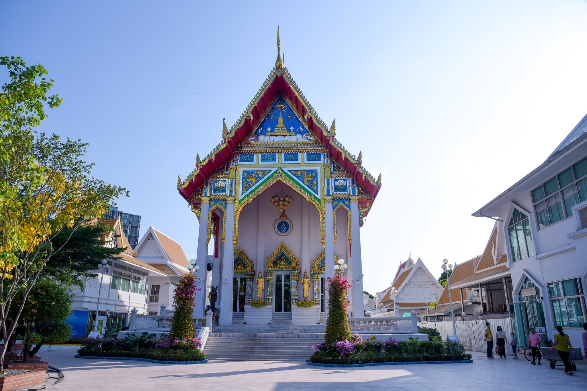 สถานที่ทำบุญวันวิสาขบูชา วัดธาตุทอง