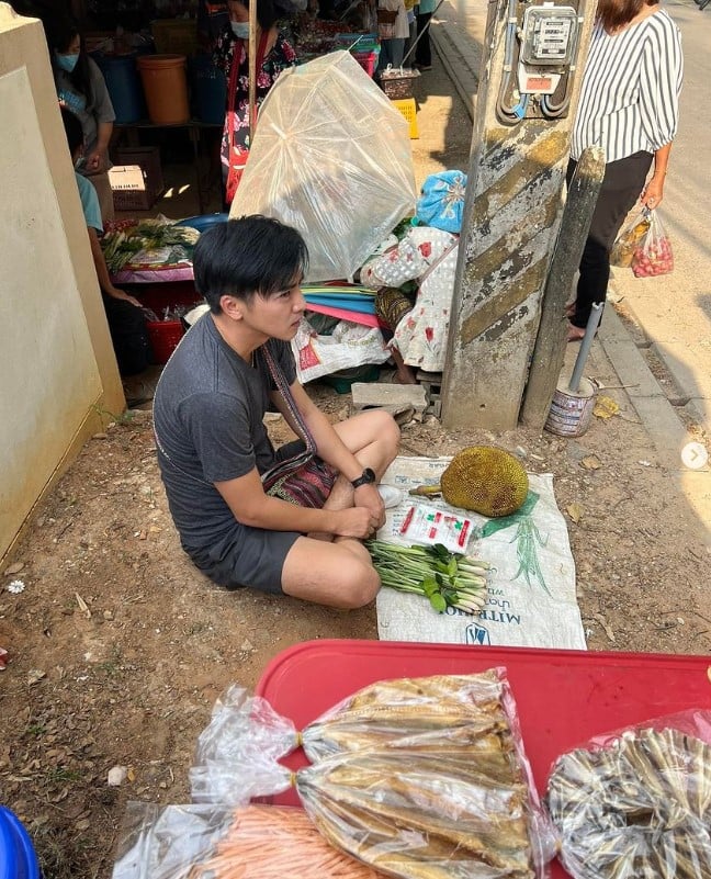 ส่องชีวิต 'โก โกสินทร์' ขายผัก-หาปลายามว่าง