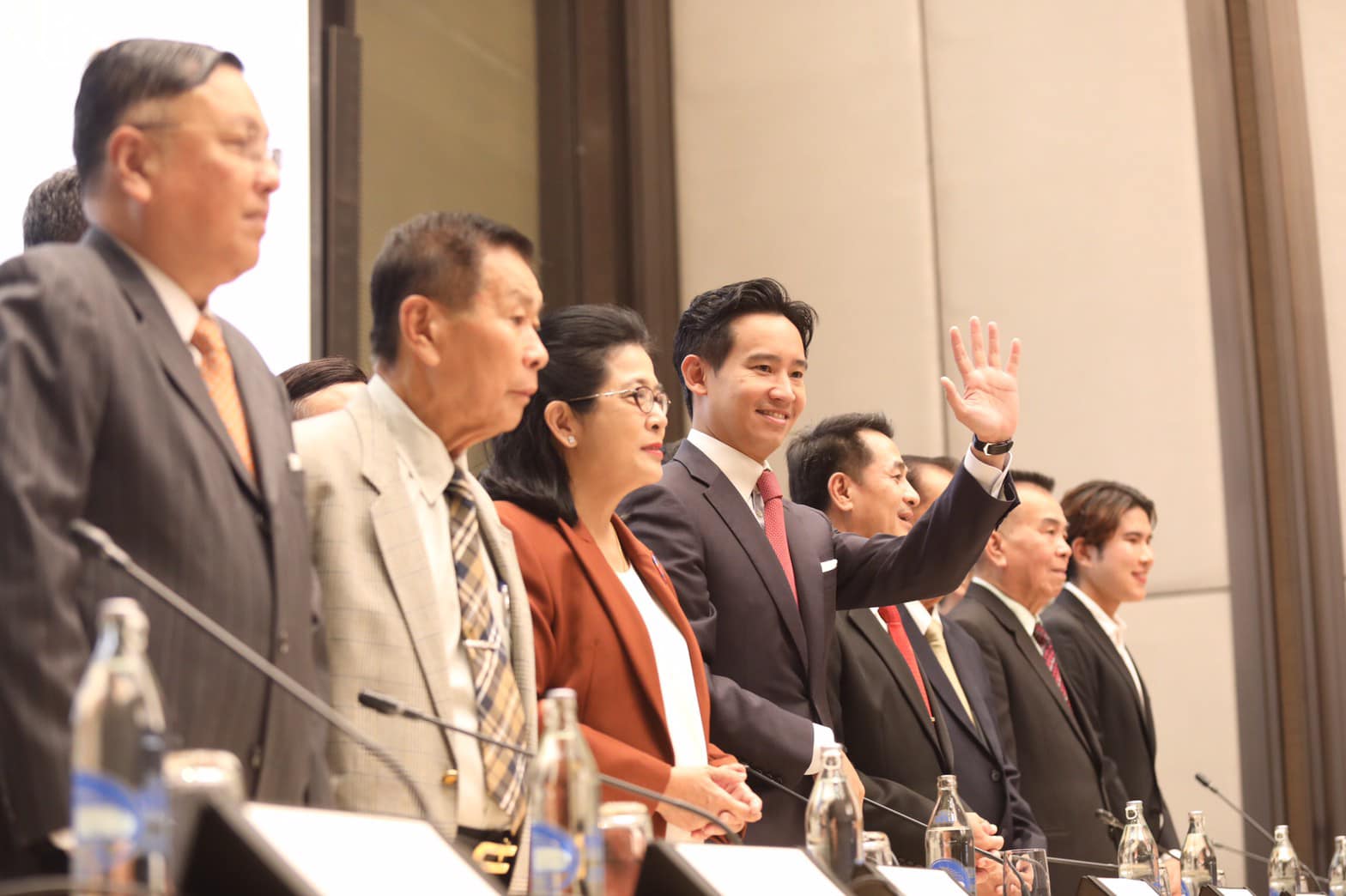 เพื่อไทรวมพลัง ร่วมรัฐบาล ก้าวไกล