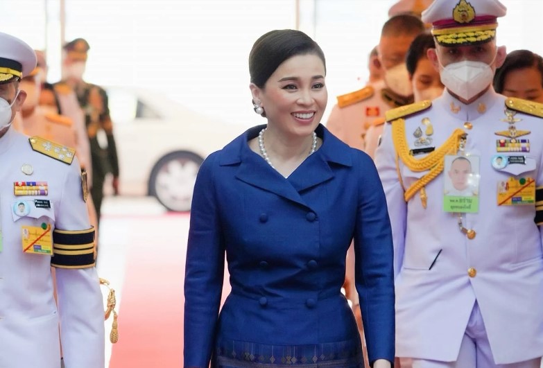 เลขมงคลทะเบียนรถ พระราชินีฯ เสด็จเปิดงานไบเทค เลขสวยเข้างวดวันเกิด