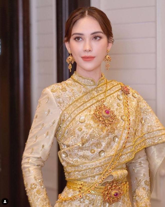 แมท ภีรนีย์ บิกินี่