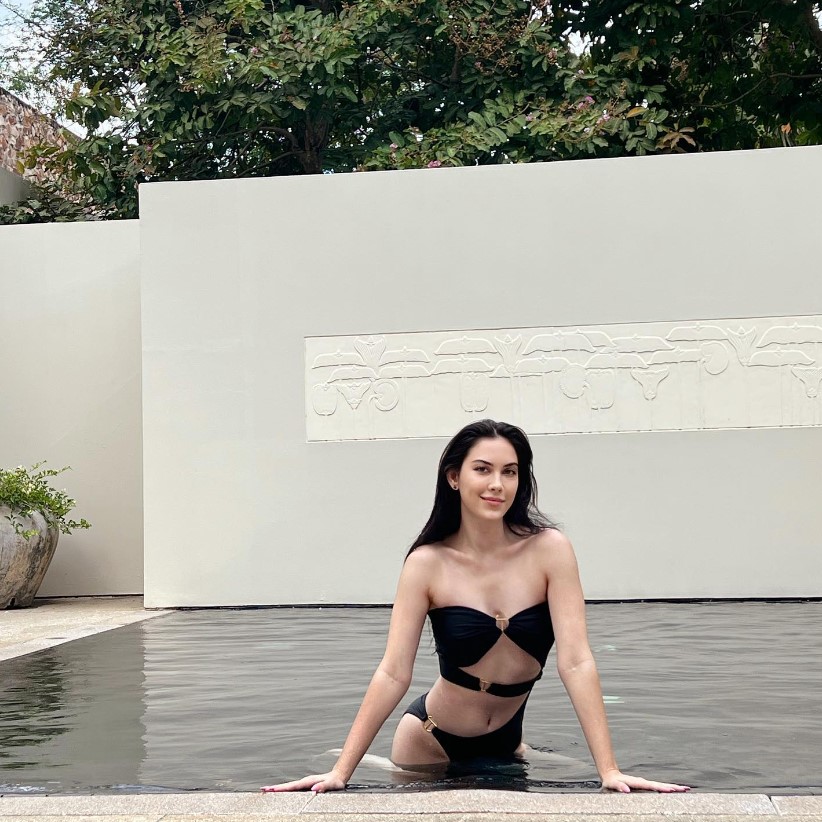 แมท ภีรนีย์ บิกินี่