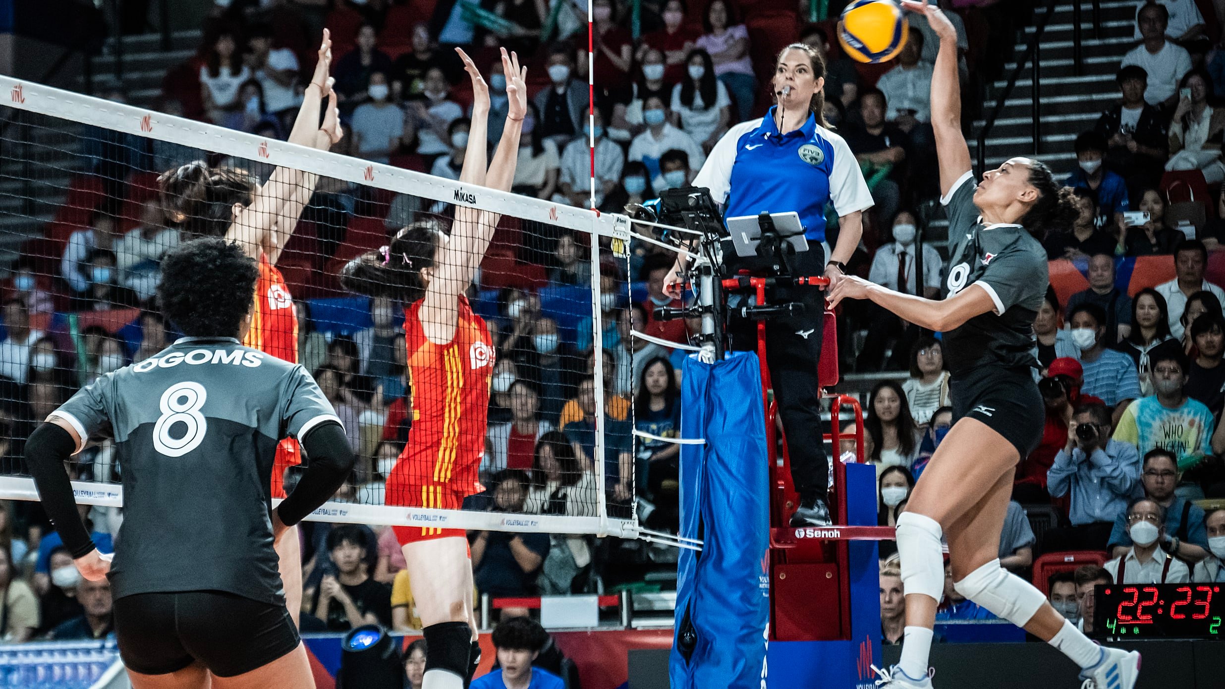 วอลเลย์บอลหญิงจีน แคนาดา