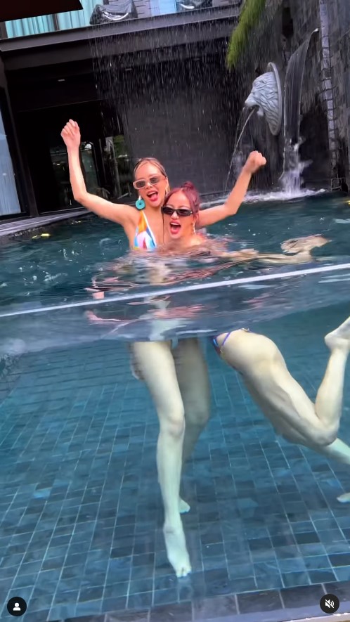 กระแต อาร์สยาม สระว่ายน้ำ