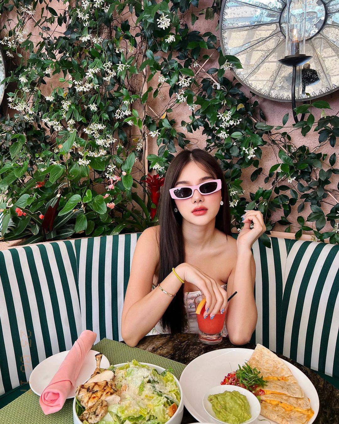 กวาง เดอะเฟซ ทานข้าว