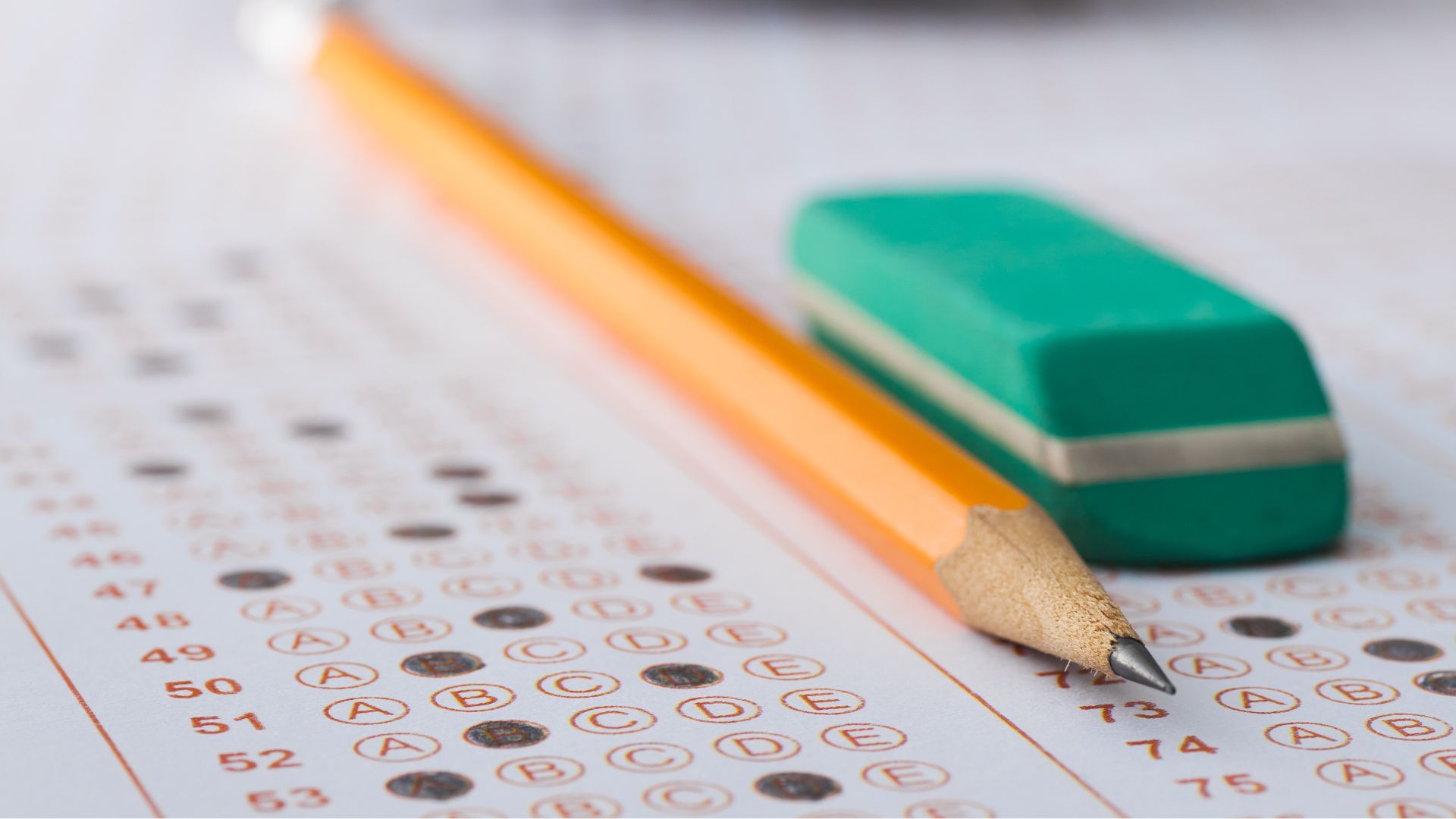 please change thai numbers to arabic numbers : ๑. การสอบเพื่อวัดความรู้ความสามารถทั่วไป จะใช้วิธีสอบข้อเขียนตามที่กําหนดไว้ในข้อ ๗ หลักสูตรและวิธีการสอบ ตามประกาศสํานักงาน ก.พ. เรื่อง รับสมัครสอบเพื่อวัดความรู้ความสามารถทั่วไป ประจําปี ๒๕๖๖ ข้างต้น ทั้งนี้ ให้ผู้สอบปฏิบัติตามคําสั่ง ระเบียบและวิธีการสอบอย่างเคร่งครัด ๒. ให้ผู้สอบปฏิบัติตามระเบียบ ดังนี้ ๒.๑ ต้องเชื่อฟังและปฏิบัติตามคําสั่ง คําแนะนําของหัวหน้าห้องสอบหรือเจ้าหน้าที่คุมสอบ ที่ไม่ขัดกับระเบียบเกี่ยวกับการสอบนี้ โดยเคร่งครัด ๒.๒ ต้องแต่งกายให้สุภาพเรียบร้อย และประพฤติตนเป็นสุภาพชน ๒.๓ ต้องสวมหน้ากากอนามัย หรือหน้ากากผ้า ตลอดระยะเวลาในการสอบ ๒.๔ ต้องนําบัตรประจําตัวสอบซึ่งพิมพ์จากทางเว็บไซต์ https://job3.ocsc.go.th ที่มีการอัปโหลด (upload) รูปถ่ายหน้าตรง ไม่สวมหมวก ไม่สวมแว่นตาดํา ถ่ายไว้ไม่เกิน 5 เดือน พื้นหลังไม่มีลวดลาย (ประเภทของไฟล์เป็น .JPG ความละเอียดไม่น้อยกว่า ๔๐ KB) โดยต้องเป็นรูปถ่ายที่ใช้ในการสมัครงาน ตามเงื่อนไขที่กําหนดไว้ในขั้นตอนที่ ๕ ของข้อ ๔ ของประกาศสํานักงาน ก.พ. เรื่อง รับสมัครสอบเพื่อวัดความรู้ ความสามารถทั่วไป ประจําปี ๒๕๖๖ ข้างต้น ไปแสดงควบคู่กับ บัตรแสดงตน ประกอบด้วย บัตรประจําตัว ประชาชน หรือบัตรประจําตัวเจ้าหน้าที่ของรัฐ ซึ่งมีรูปถ่าย ลายมือชื่อ และเลขประจําตัวประชาชน ๑๓ หลัก ชัดเจน หรือบัตรประจําตัวข้าราชการกลาโหม หรือบัตรประจําตัวทหารกองประจําการ หรือใบอนุญาตขับรถ ที่มีเลขประจําตัวประชาชน ๑๓ หลัก หรือหนังสือเดินทาง (passport) ฉบับจริง เพื่อแสดงตนในการเข้าสอบ ไม่อนุญาตให้ใช้สําเนาเพื่อแสดงตนในการเข้าสอบ หากไม่มีบัตรประจําตัวประชาชน หรือบัตรประจําตัว เจ้าหน้าที่ของรัฐ หรือบัตรประจําตัวข้าราชการกลาโหม หรือบัตรประจําตัวทหารกองประจําการ หรือใบอนุญาตขับรถ กำหนดการ วันเวลา สอบ ก.พ. 66