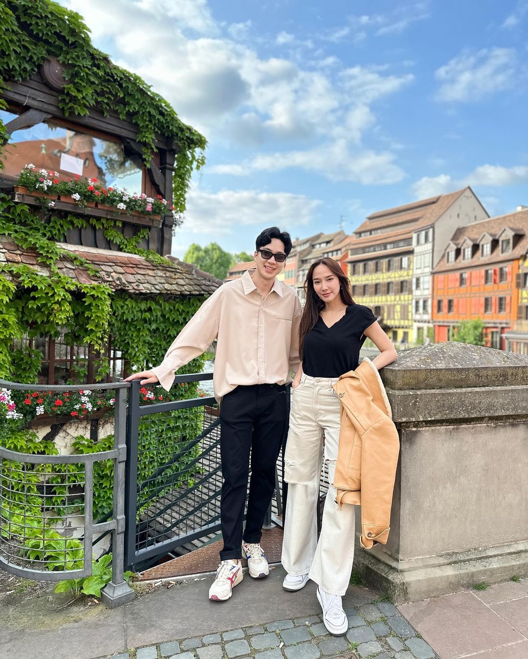 ความสัมพันธ์ อั้ม ไฮโซนิน