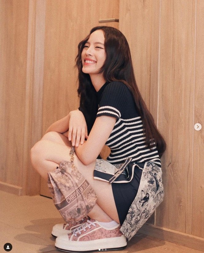 ณิชา โพสต์ภาพดำ