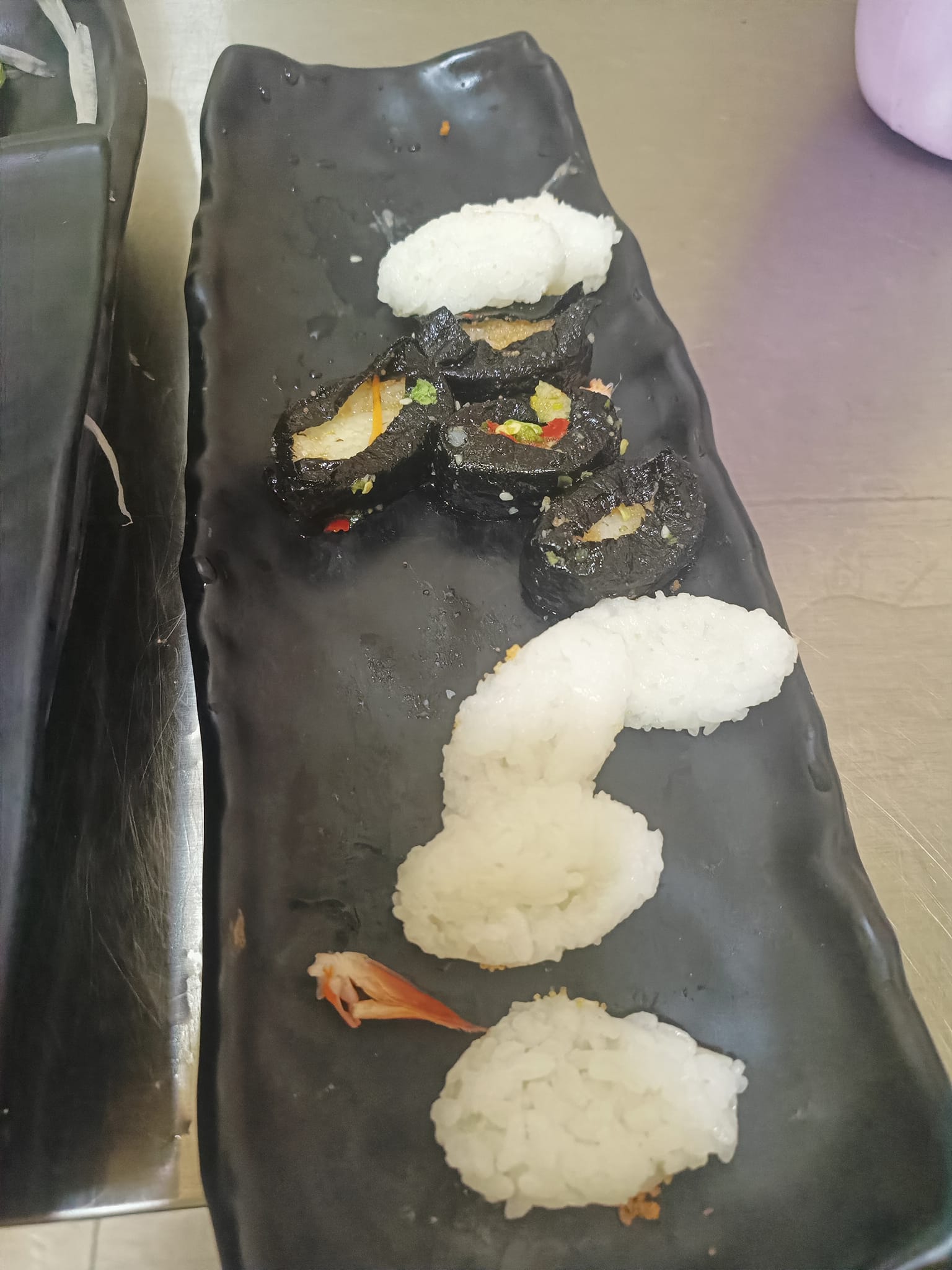 ลูกค้ากินแต่หน้าซูชิ