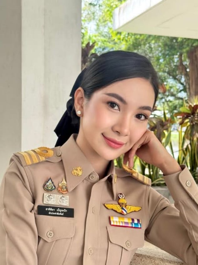 ประวัติผู้กองแคท อาชีพ