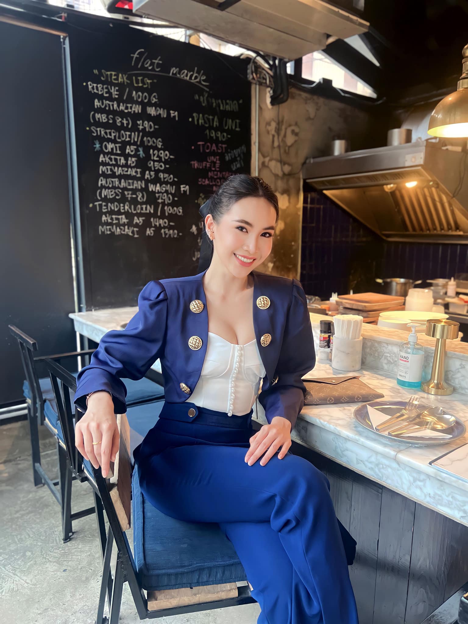 ผู้กองแคท ลบภาพเลื่อนยศ