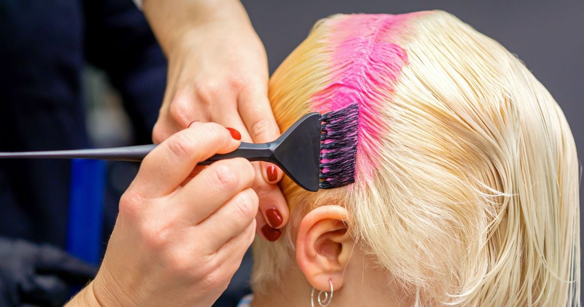 ทำนายฝัน เลขเด็ด ย้อมผมสีชมพู