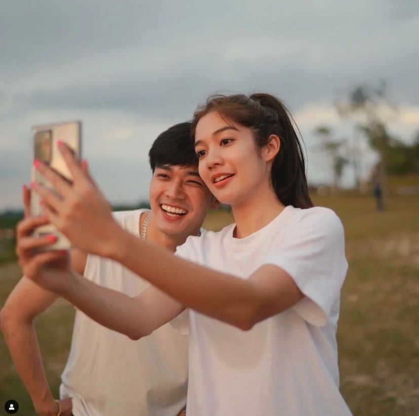 พี่สาวโอบ โพสต์