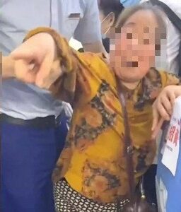 มนุษย์ป้า เครื่องบิน