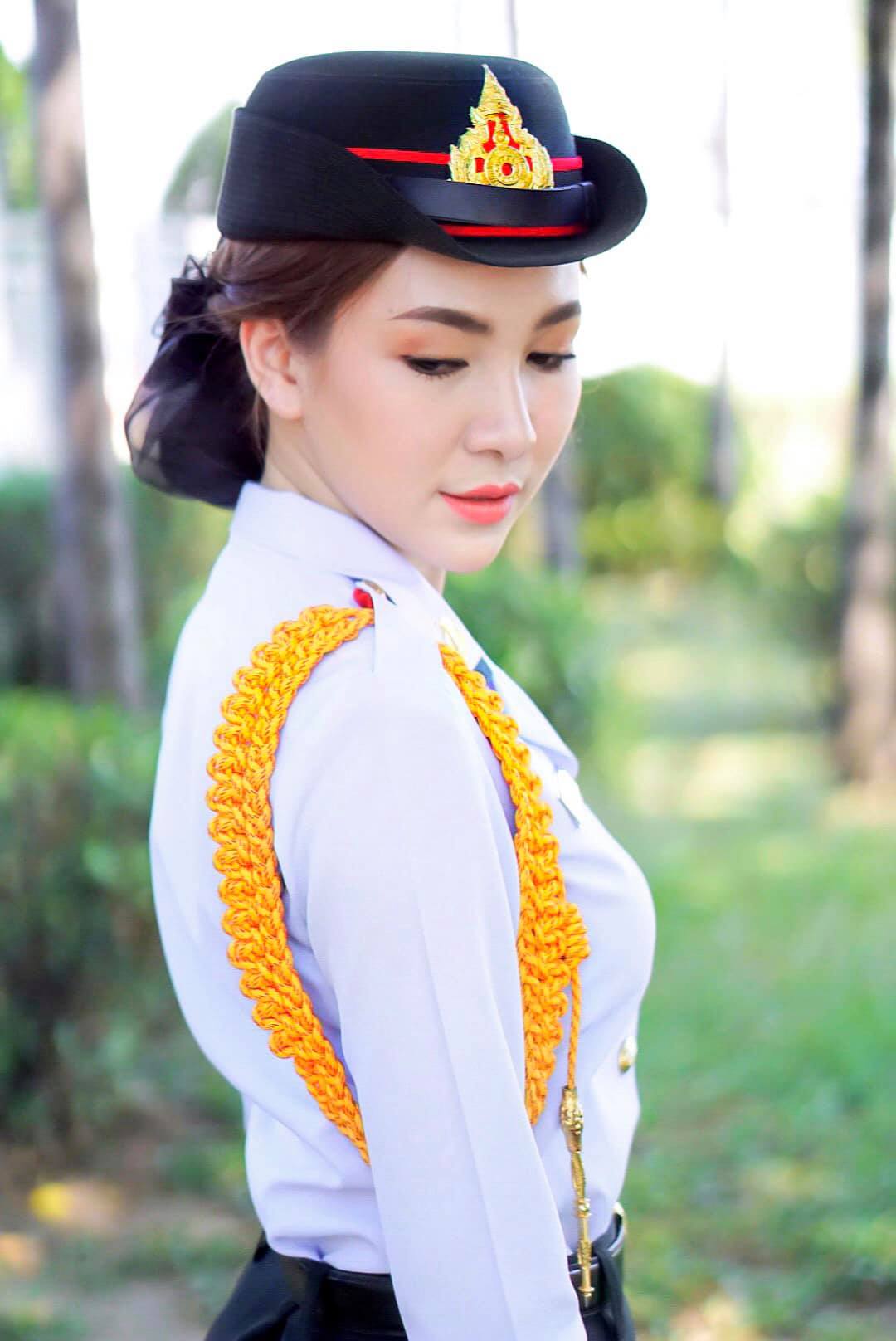 ร.ต.อ. แคท อาทิติยา เงินเดือน