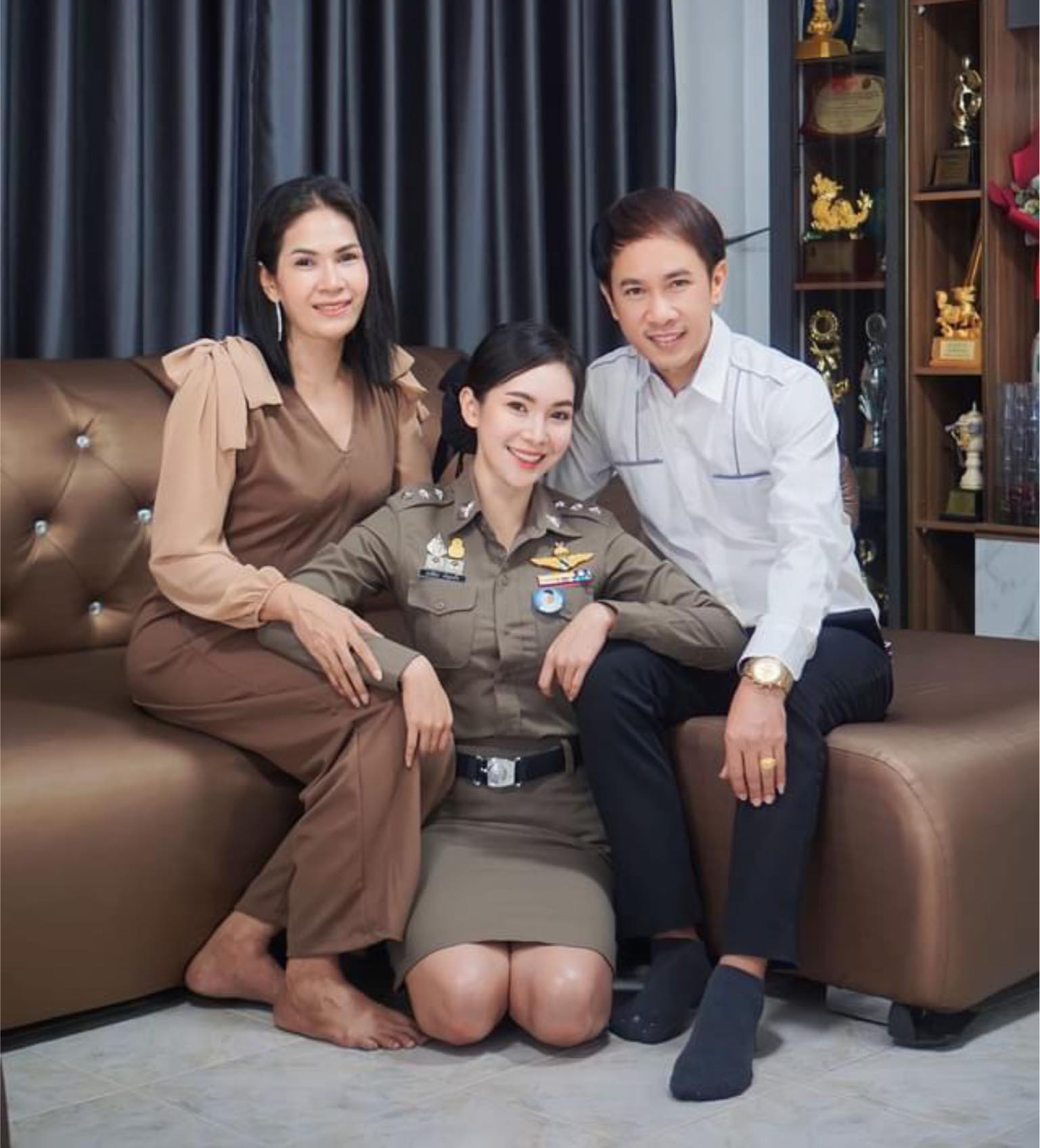 ร.ต.อ. แคท อาทิติยา เงินเดือน