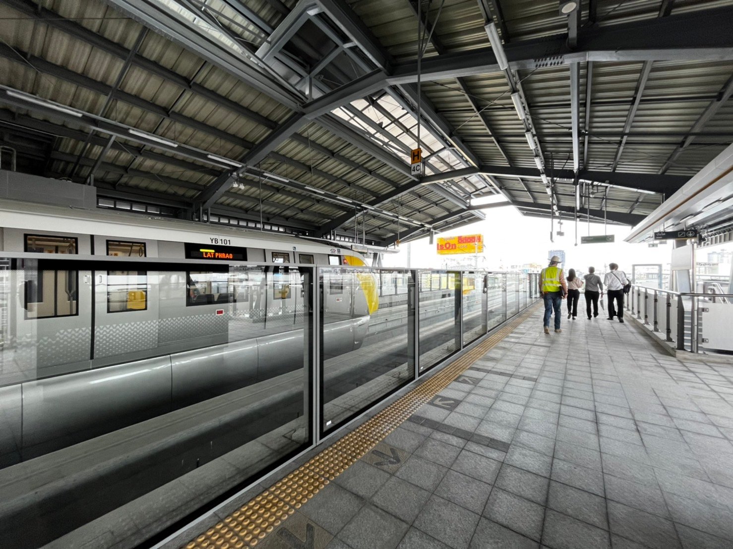 รถไฟฟ้าสายสีเหลือง สถานี