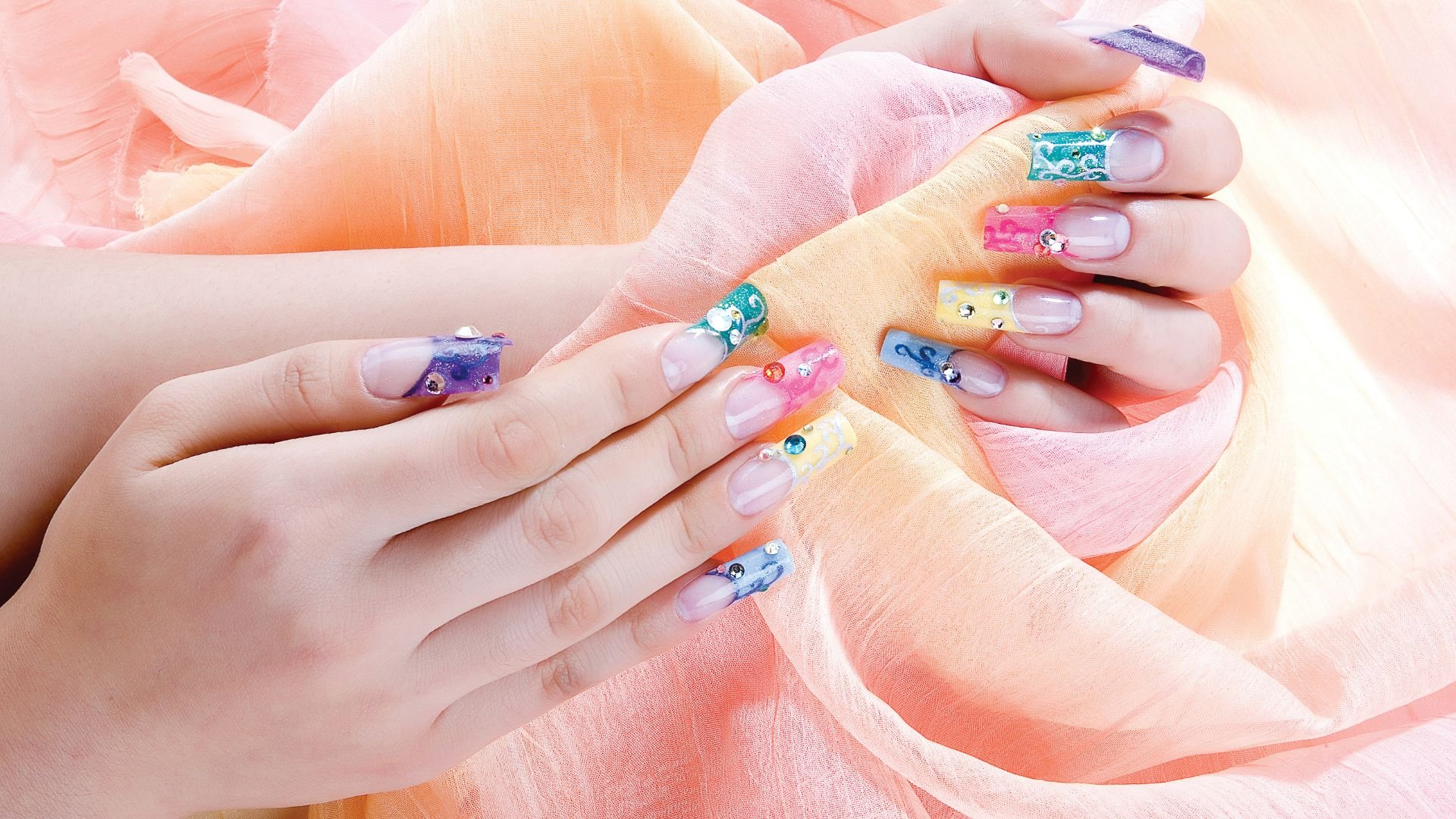 วิธีติดเล็บปลอมด้วยตัวเองให้ติดทน