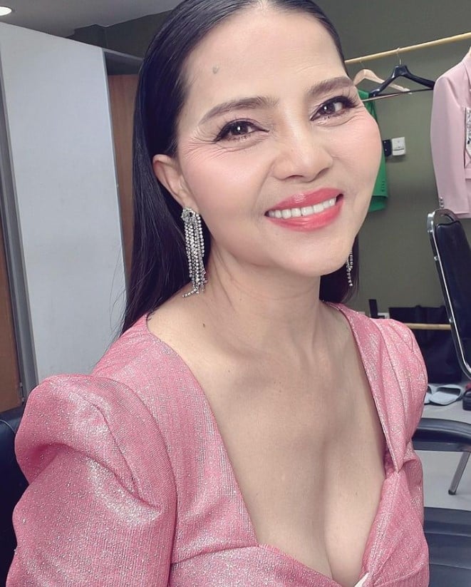 สุนารี โพสต์ตัดพ้อ