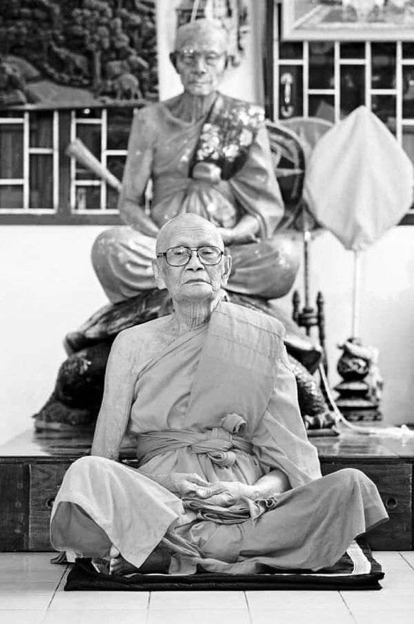 หลวงปู่มั่น มรณภาพ