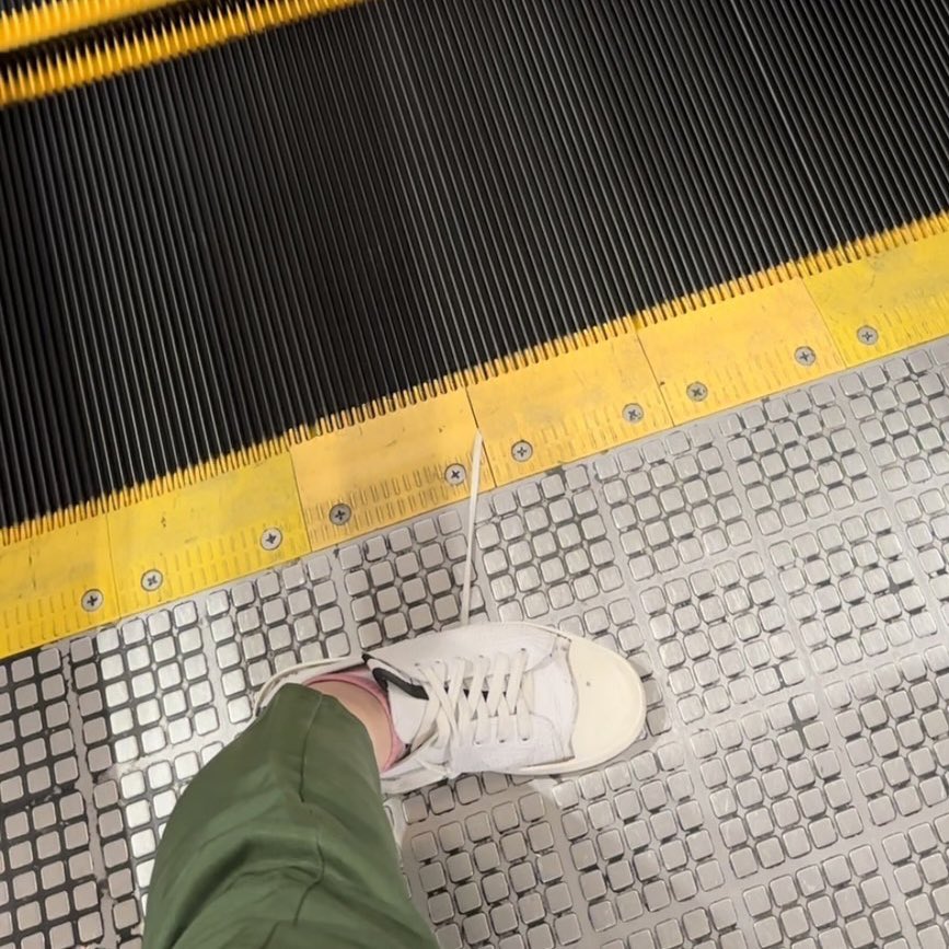 เชือติด ทางเลื่อน บันไดเลื่อน สนามบินดอนเมือง