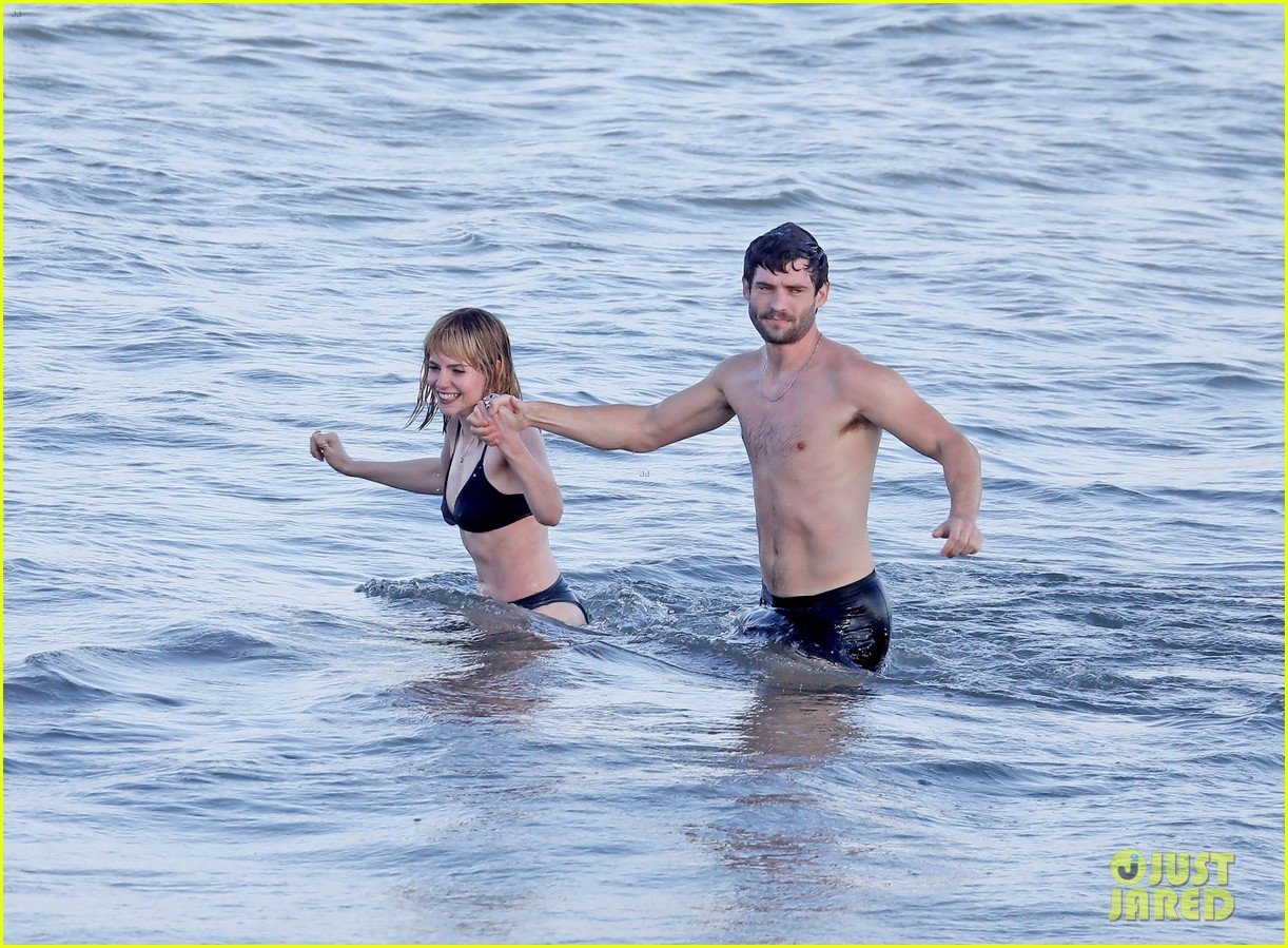 เดวิด คอเรนสเว็ต อวดหุ่นขณะใส่กางเกงใน