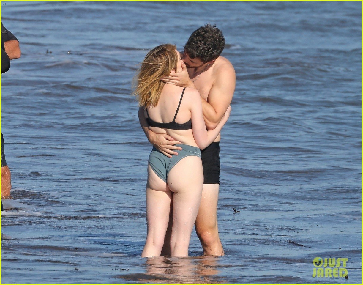 เดวิด คอเรนสเว็ต อวดหุ่นขณะใส่กางเกงใน